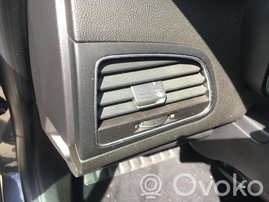 Renault Megane IV Боковая воздушная решётка 