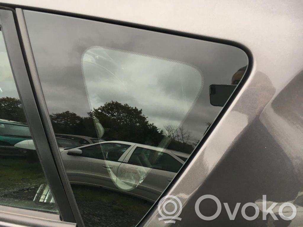 Toyota Verso Rear side window 
