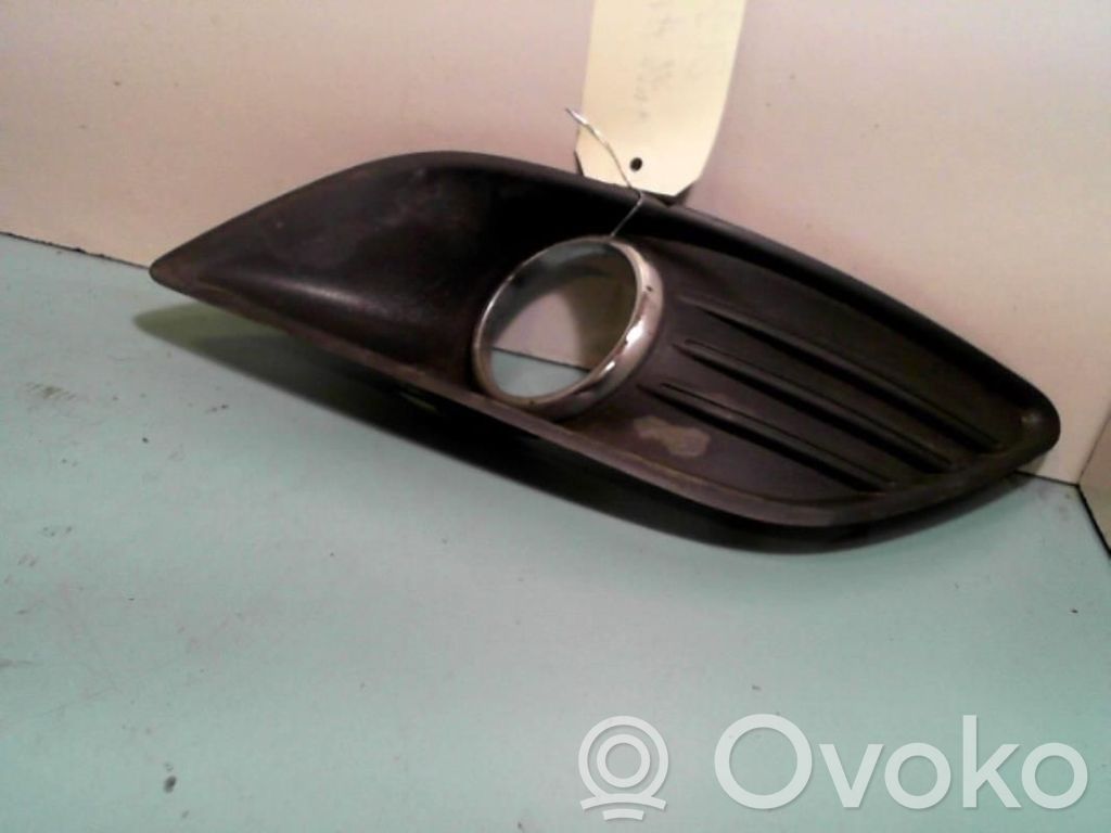 Ford Focus Etusumuvalon ritilä 