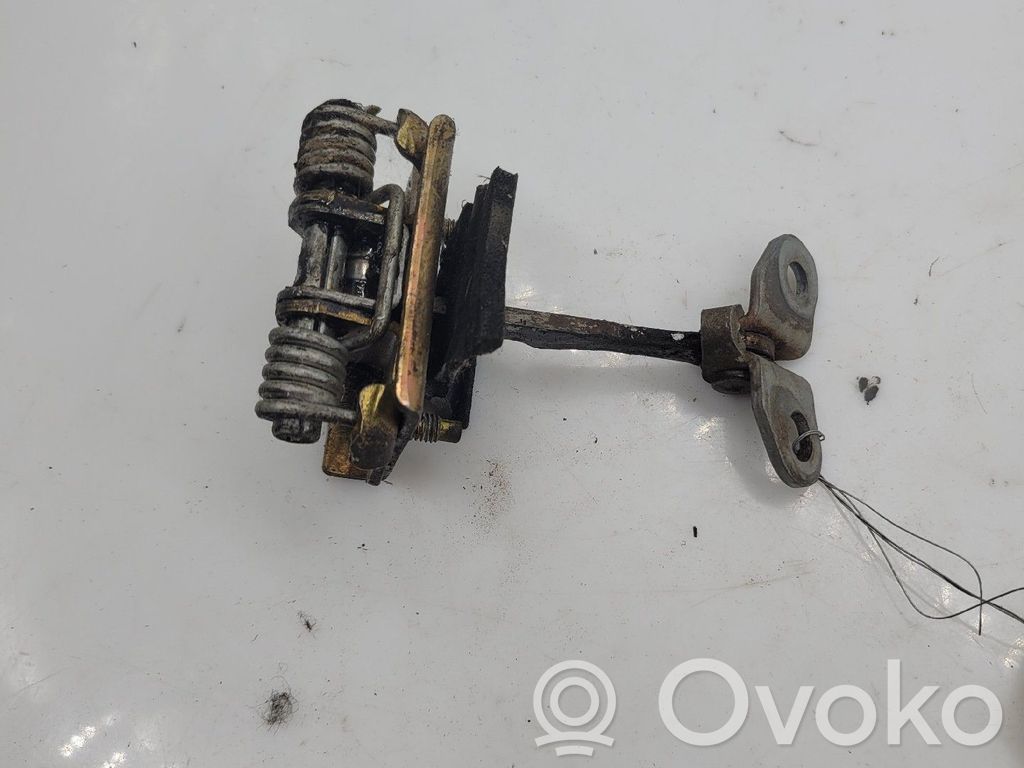 Citroen Xsara Etuoven pidätin 