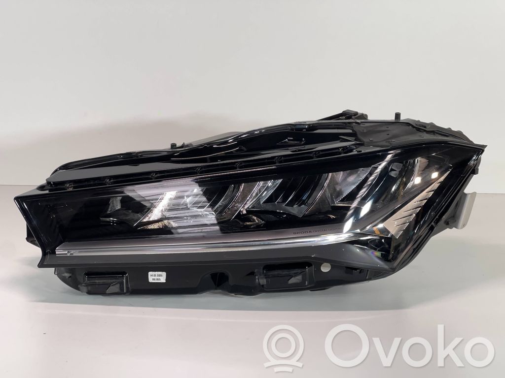 Skoda Superb B9 Lampa przednia 