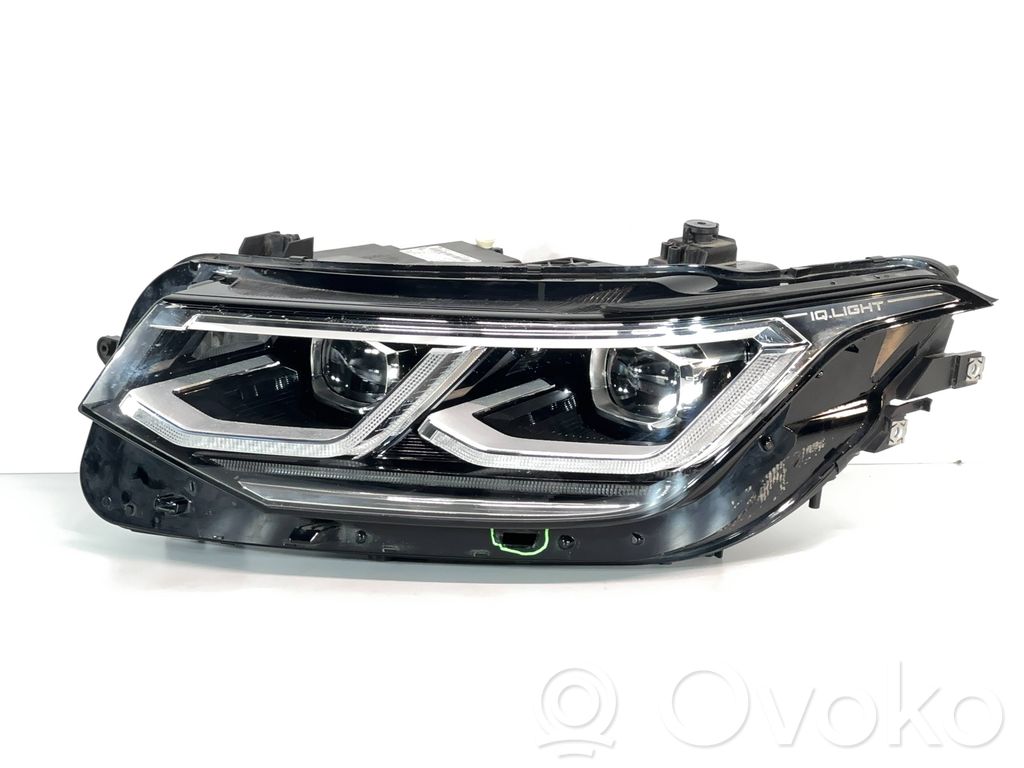Volkswagen Tiguan Lampa przednia 