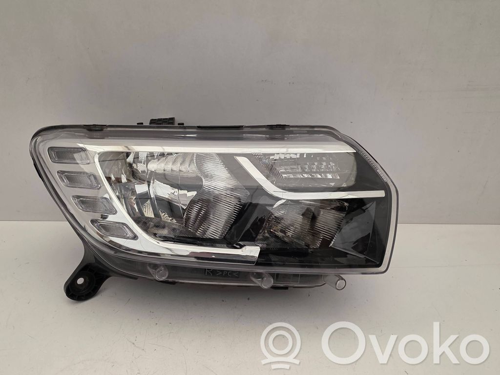 Dacia Sandero II Lampa przednia 