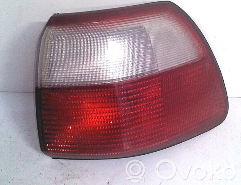 Opel Omega B2 Aizmugurējais lukturis virsbūvē 