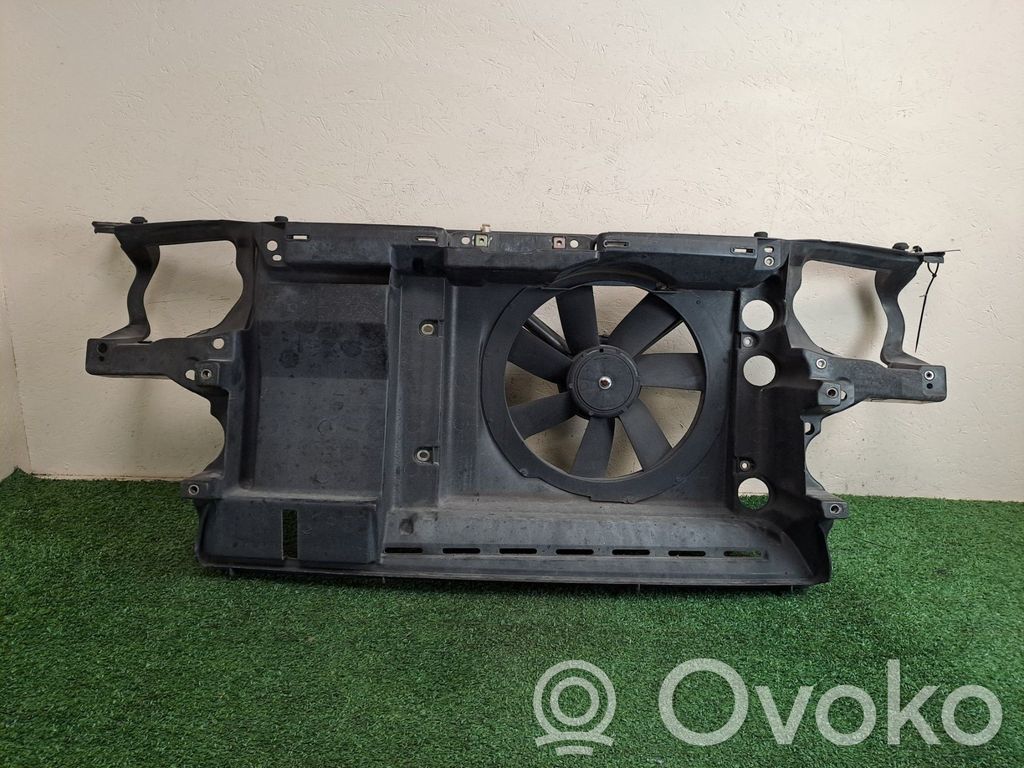 Volkswagen Golf III Staffa del pannello di supporto del radiatore parte superiore 