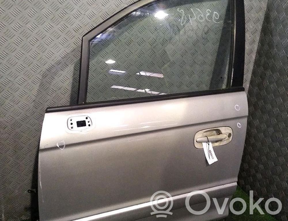 Hyundai Trajet Puerta delantera 