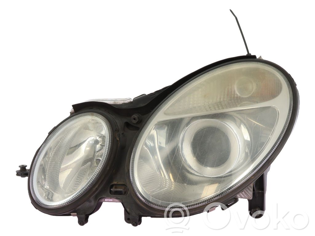 Mercedes-Benz E W211 Lampa przednia 