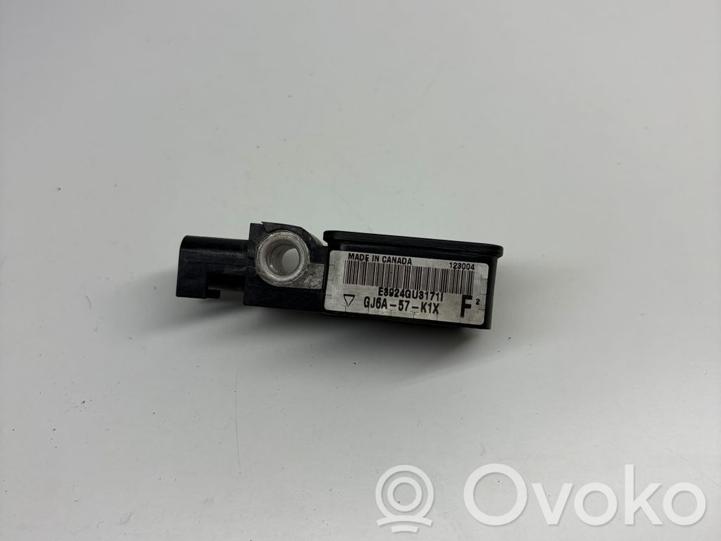 Czujnik uderzenia Airbag   GJ6A57K1X,123004,E9924GU3171