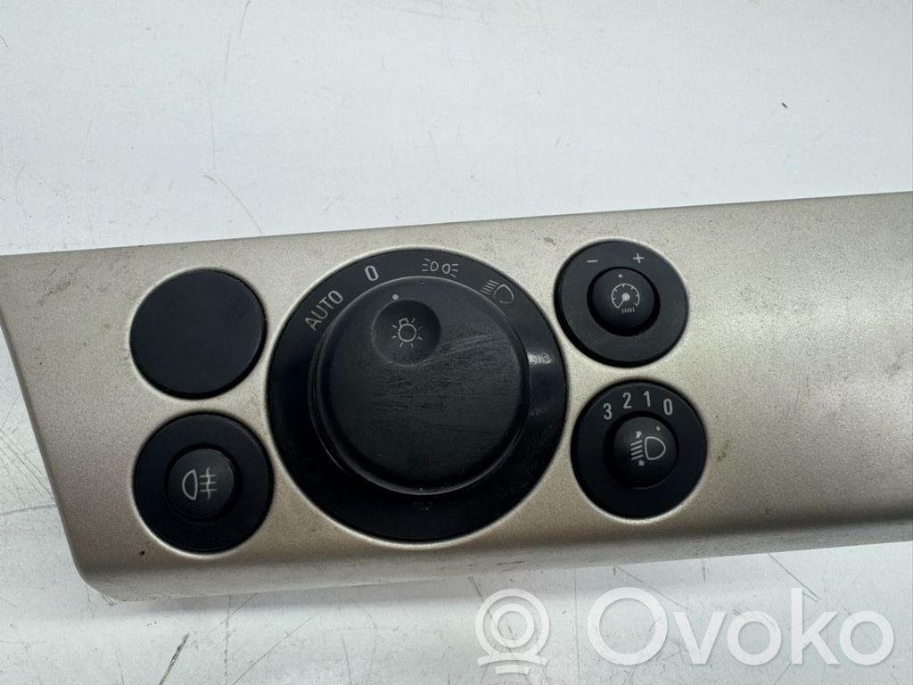 Opel Astra H Light switch 