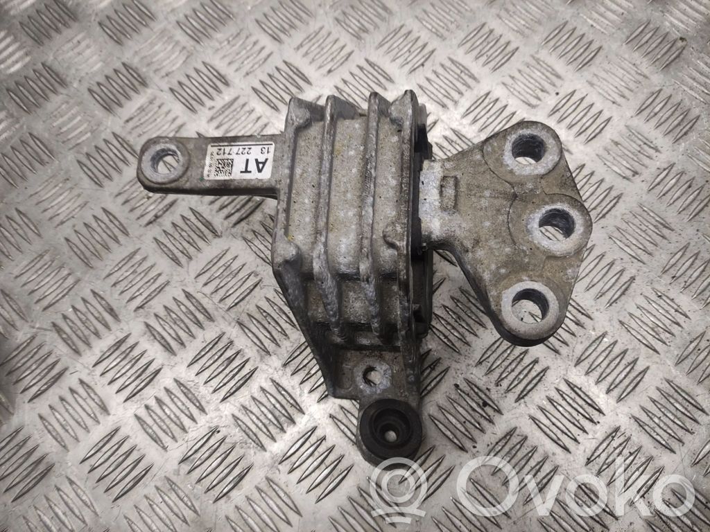 Opel Insignia A Engine mount bracket 
