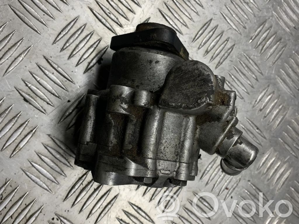Audi A4 S4 B5 8D Power steering pump 
