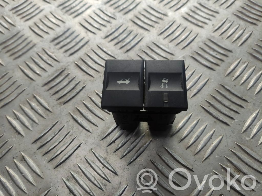 Ford Mondeo Mk III Tailgate opening switch 