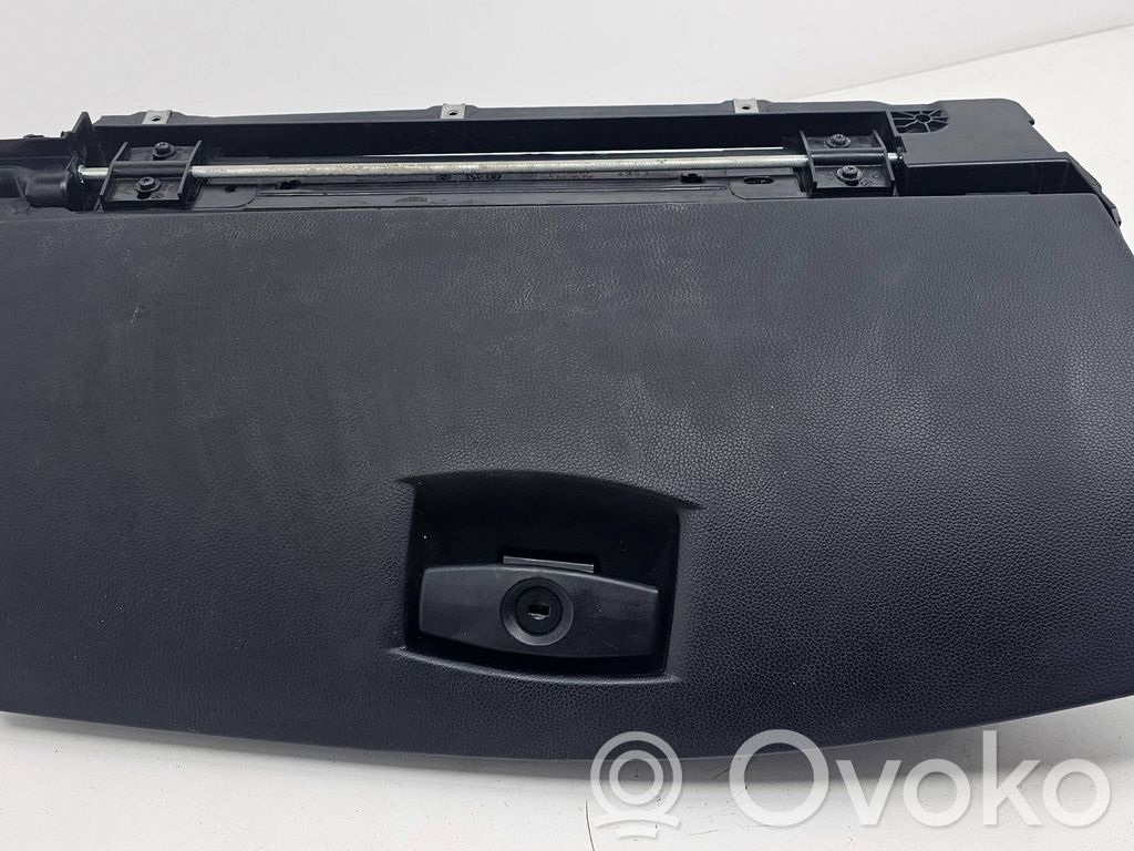 Boite à gants   7034080,158234