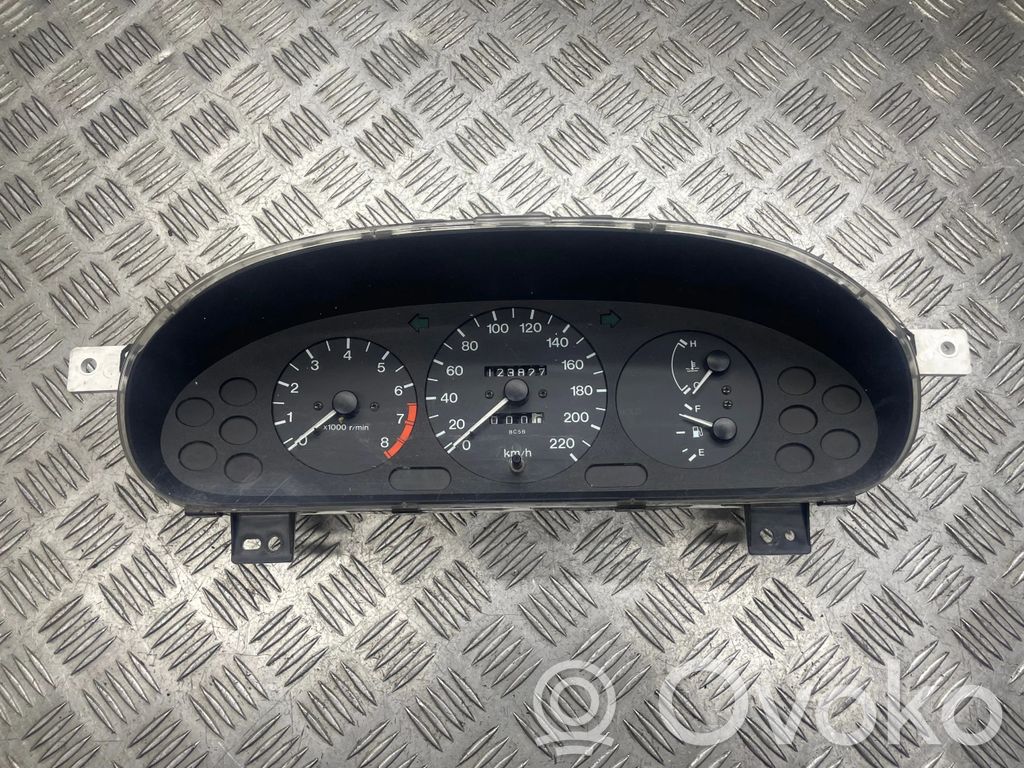 Mazda 323 F Speedometer (instrument cluster) 
