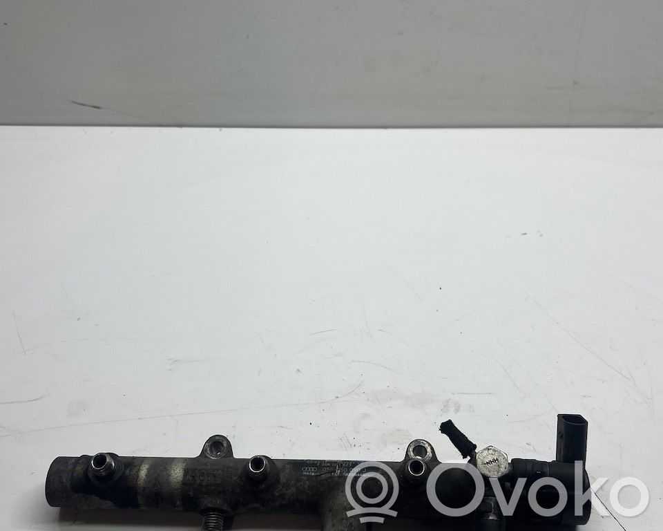 Audi A6 S6 C6 4F Listwa wtryskowa 