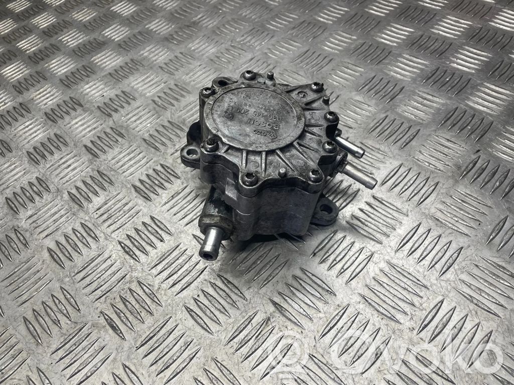 Audi A4 S4 B7 8E 8H Alipainepumppu 