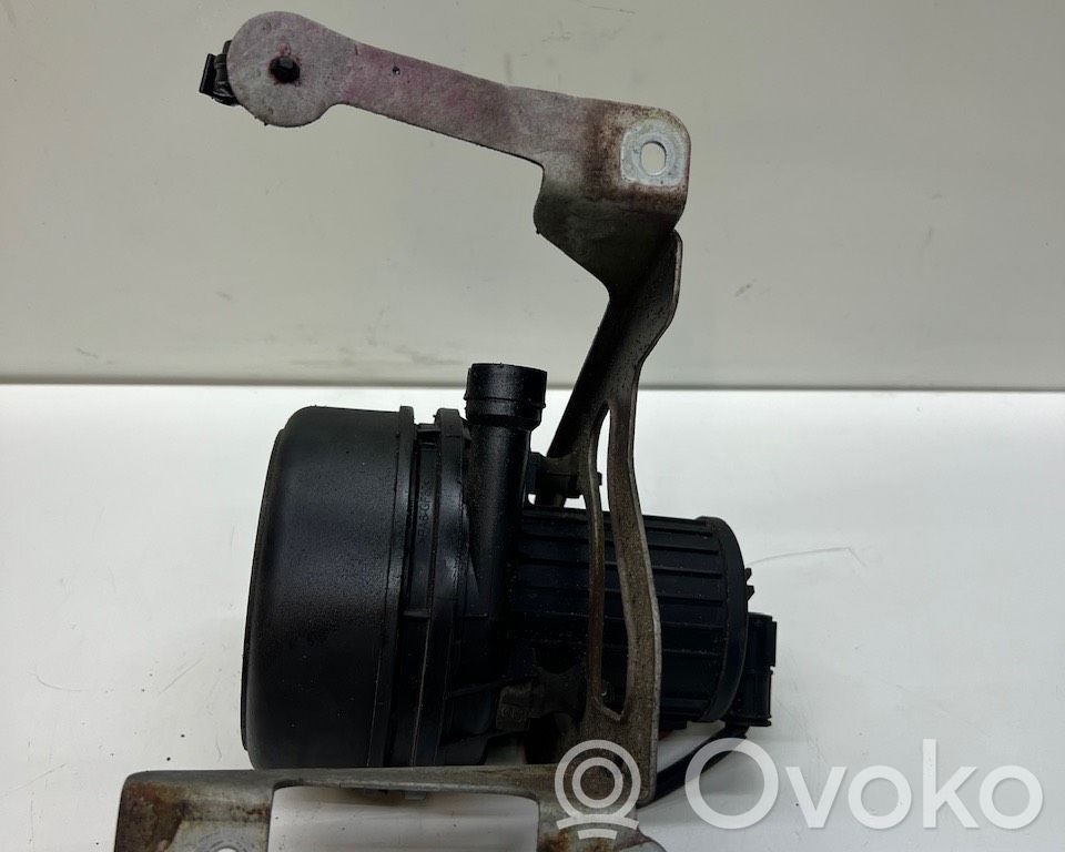 BMW 5 E60 E61 Secondary air pump 