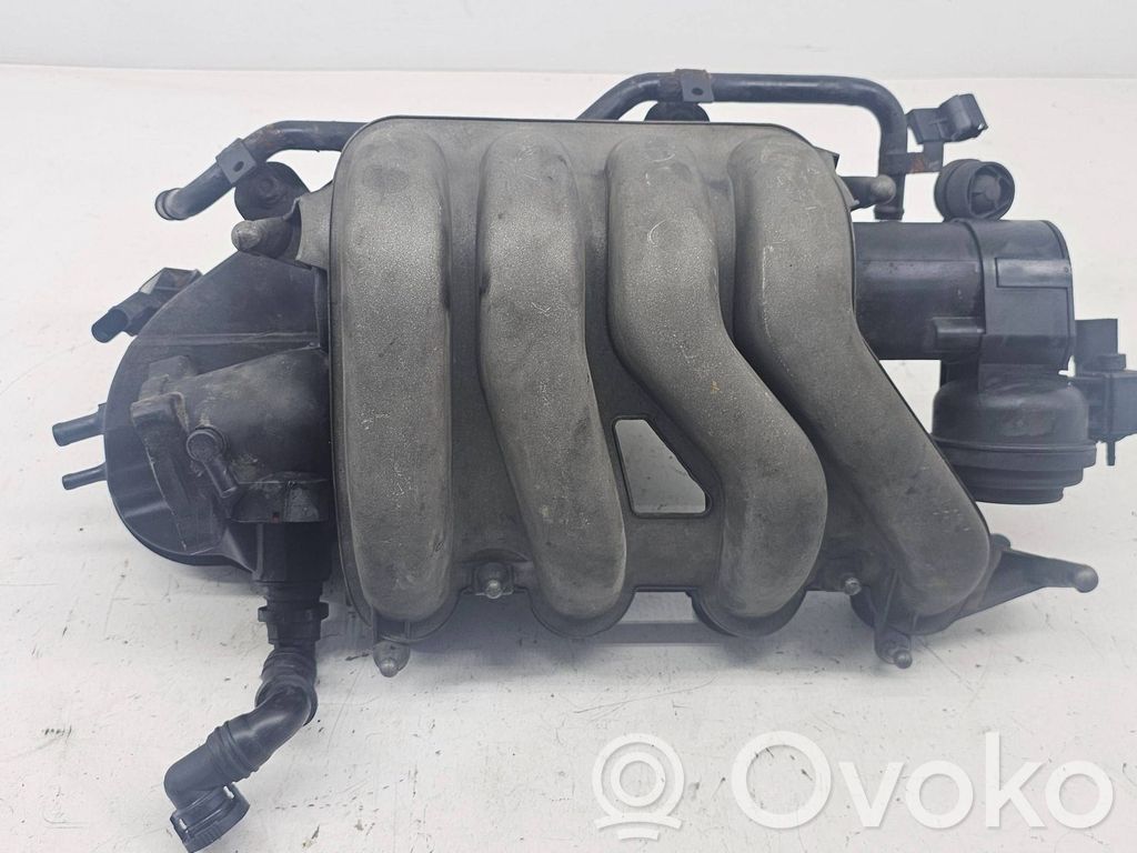 Volkswagen PASSAT B6 Colector de admisión 