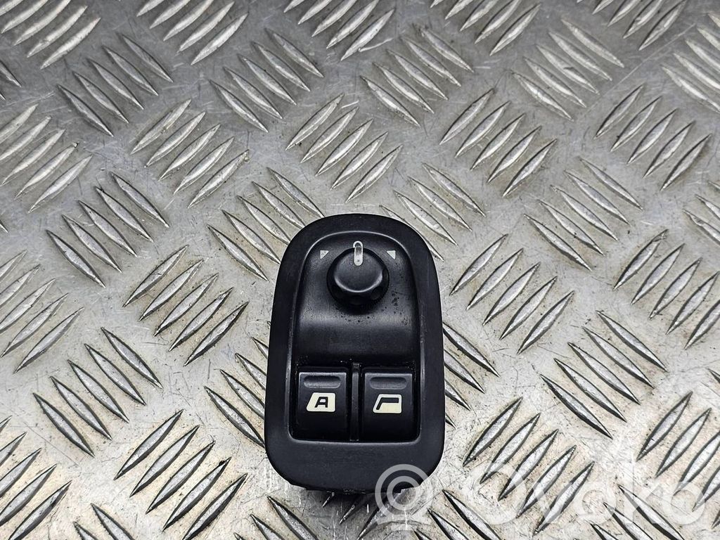 Peugeot 206 Electric window control switch 
