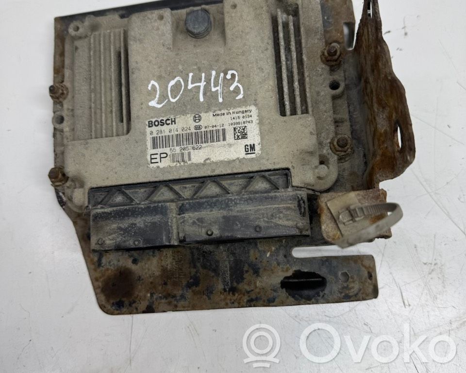 Opel Zafira B Engine control unit/module 