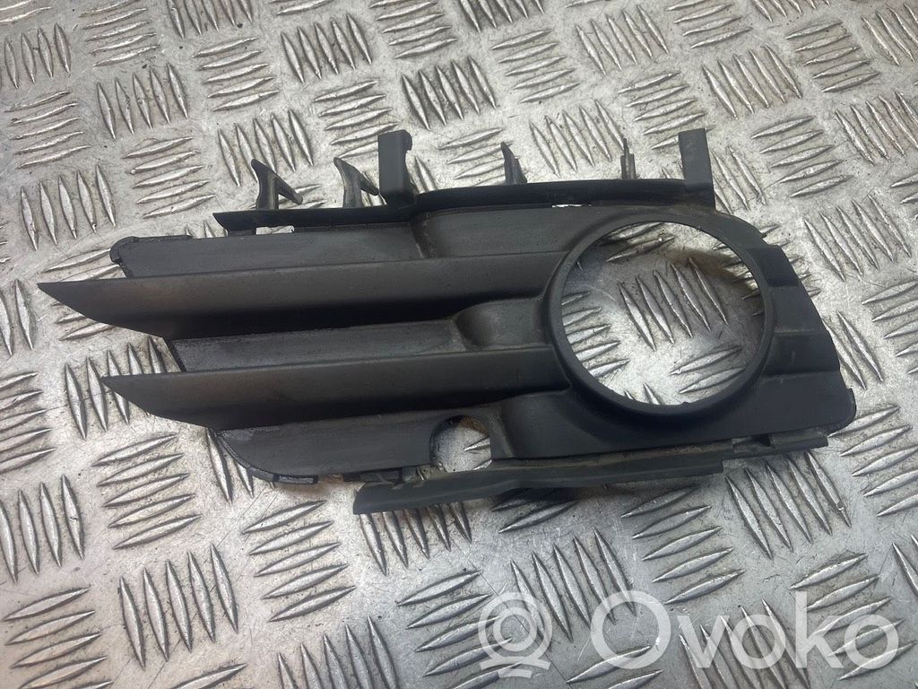 Opel Zafira B Moldura/rejilla de la luz antiniebla delantera 
