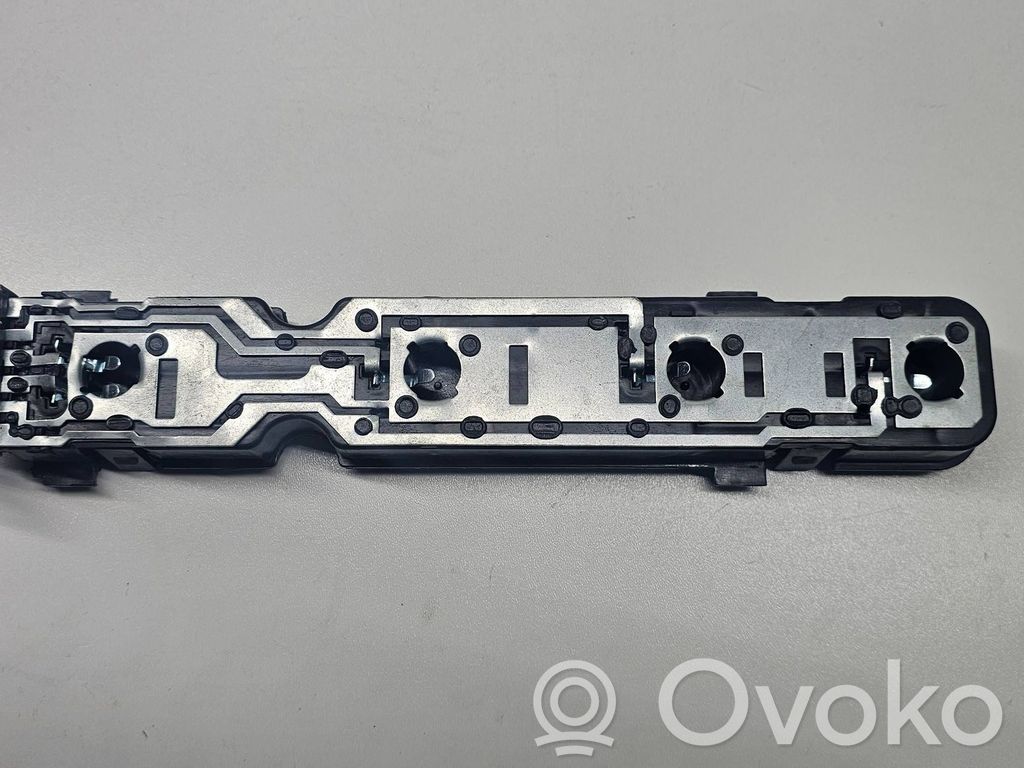 Ford Transit Aizmugures spuldzes vāka turētājs 