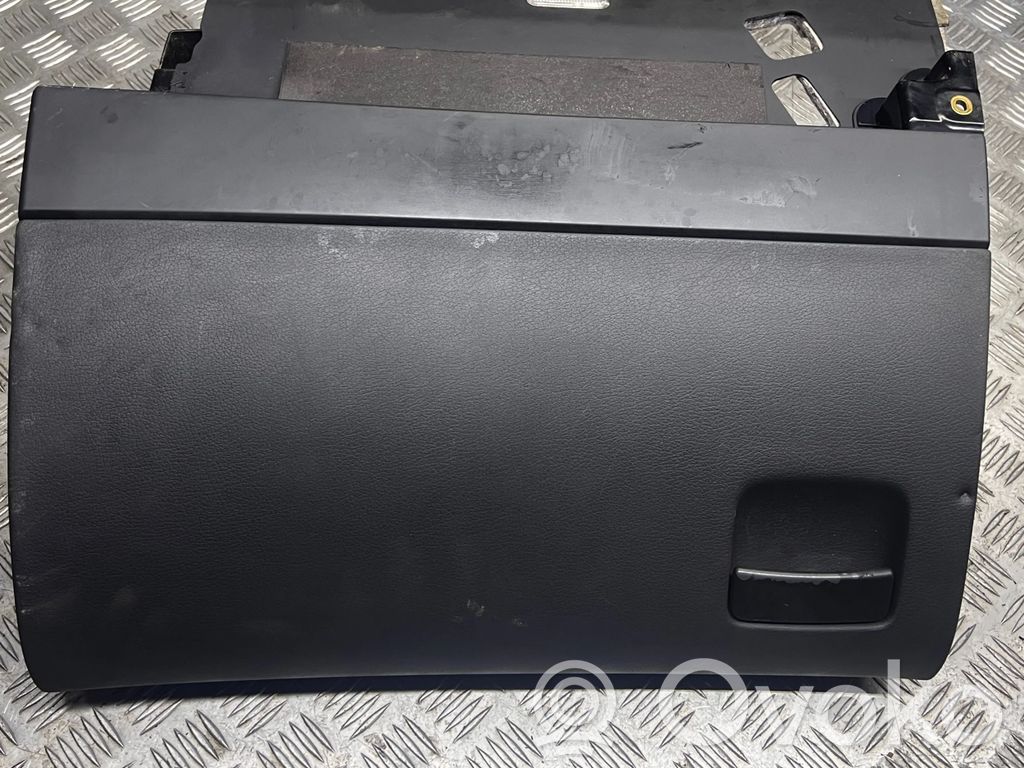 Audi A8 S8 D3 4E Guantera 