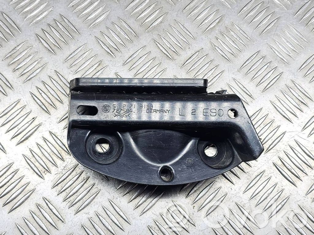 Rear bumper mounting bracket   7118193,727584