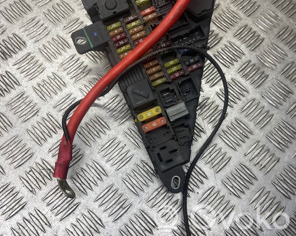 BMW 5 E60 E61 Saugiklių blokas 