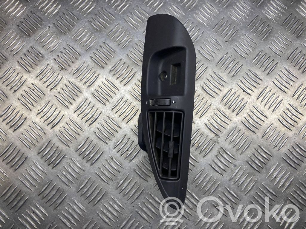 Citroen C8 Dysze / Kratki środkowego nawiewu deski rozdzielczej 