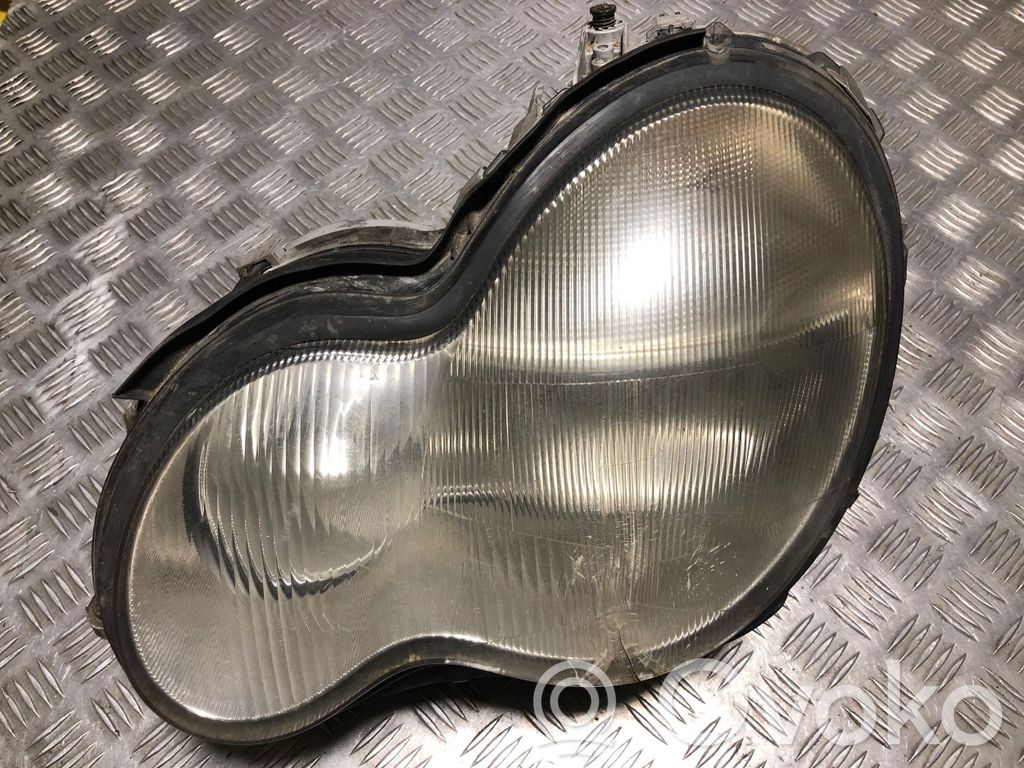 Mercedes-Benz C W203 Lampa przednia 