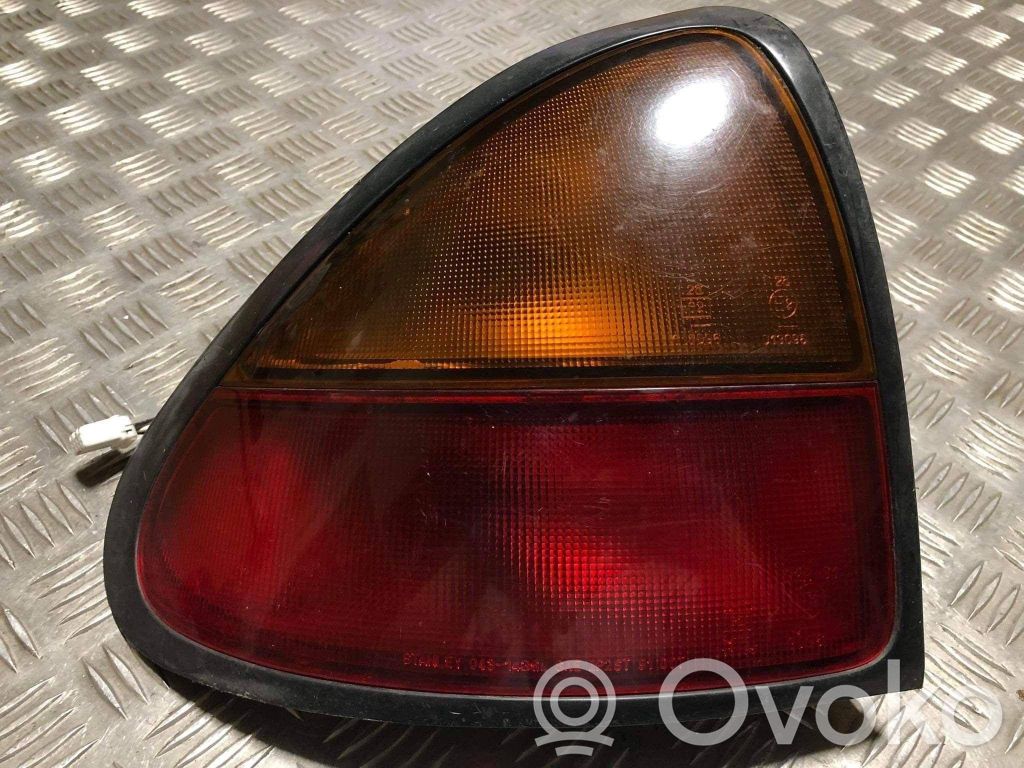Mazda 323 Luz trasera/de freno 