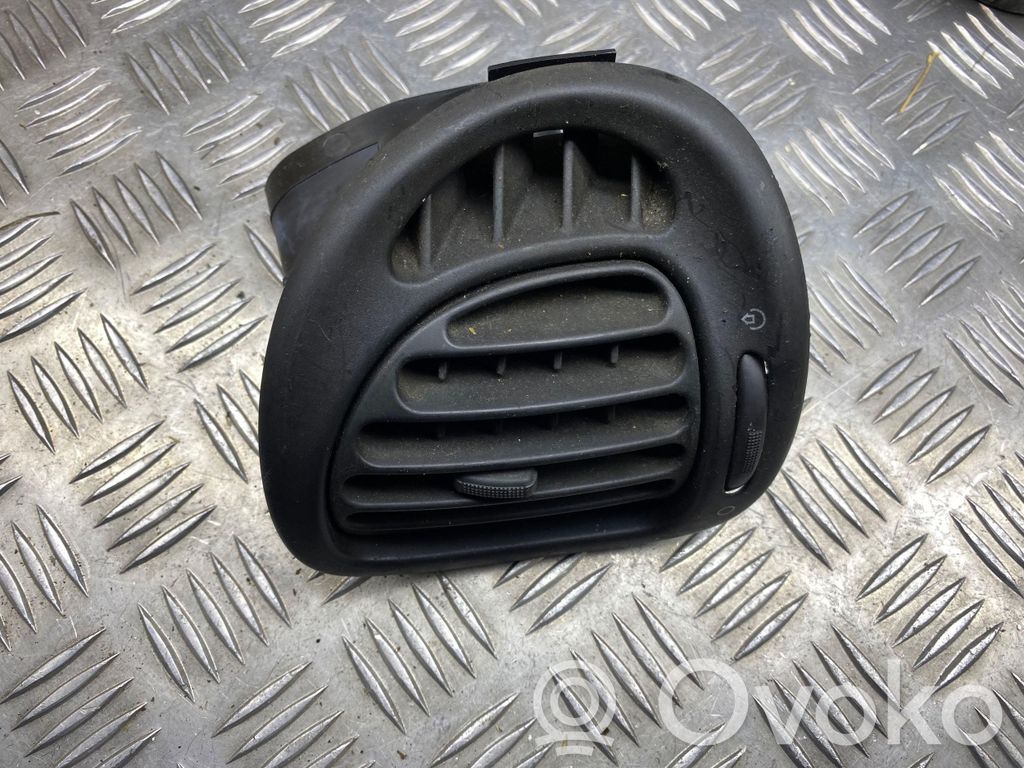 Citroen Xsara Picasso Centrālais gaisa ventilācijas režģis 