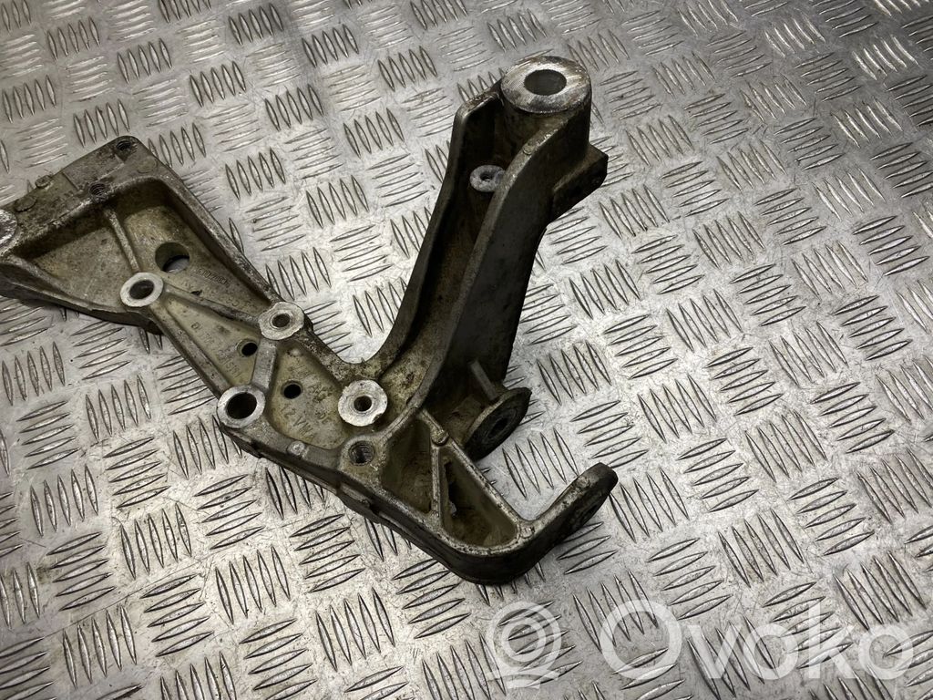 Volkswagen PASSAT B6 Basculă inferioară față 