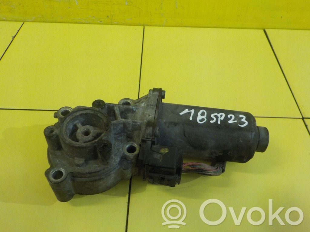 Land Rover Discovery 3 - LR3 Pavarų dėžės detalė 