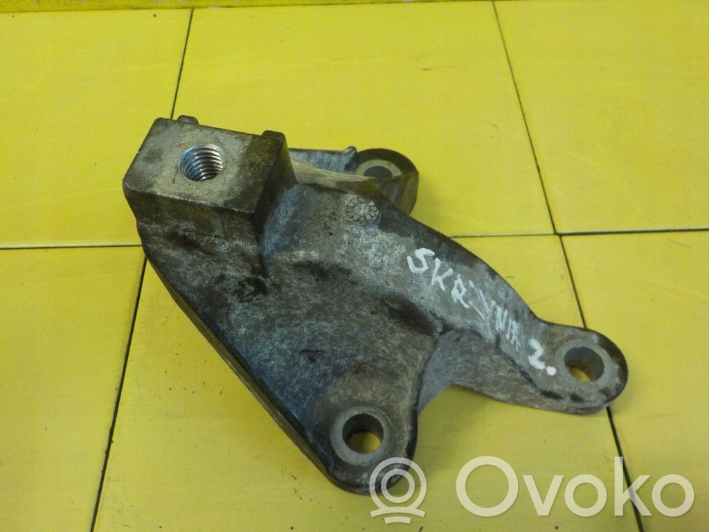 Ford Focus Gearbox mounting bracket 