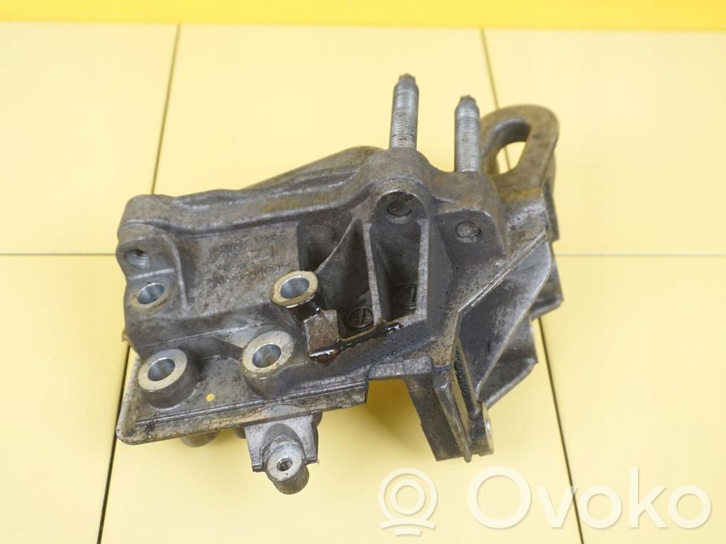 Ford Grand C-MAX Engine mounting bracket 