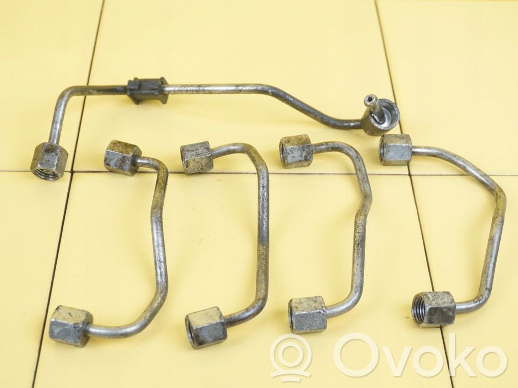 Hyundai Santa Fe Fuel injector supply line/pipe 