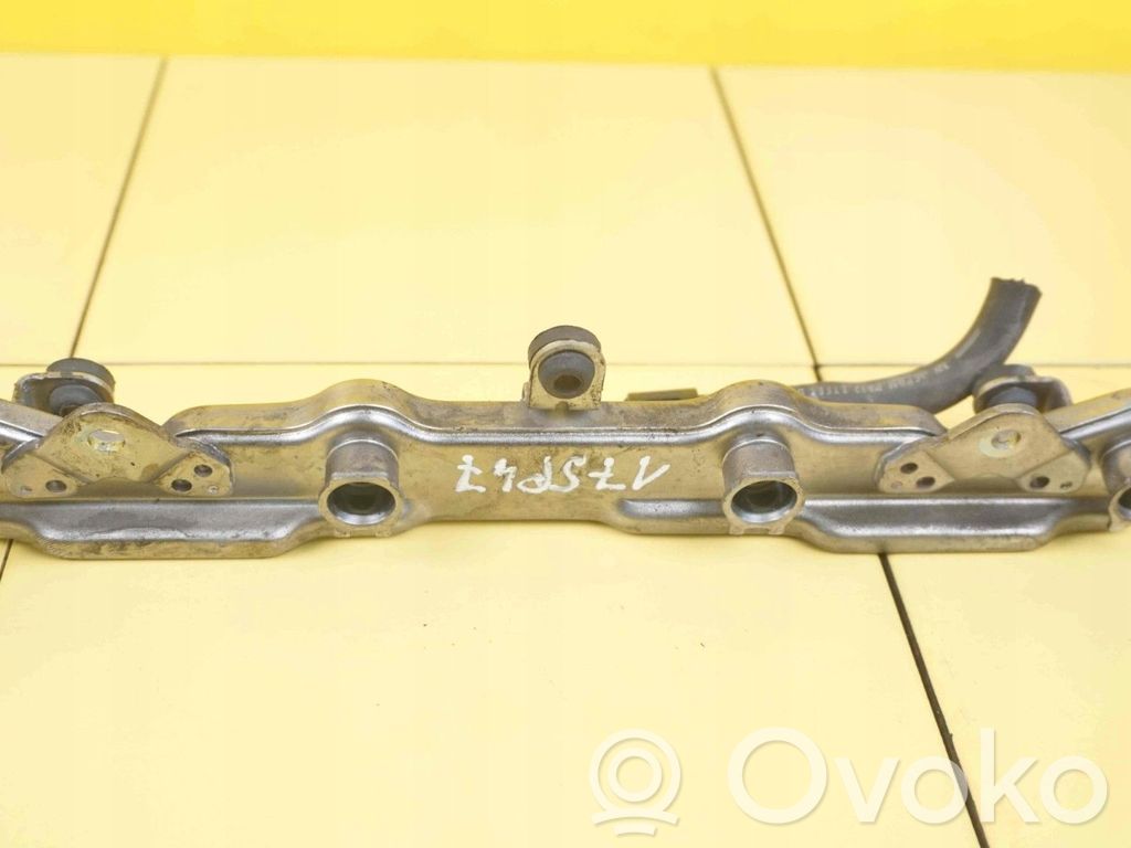 Honda CR-V Fuel line pipe 