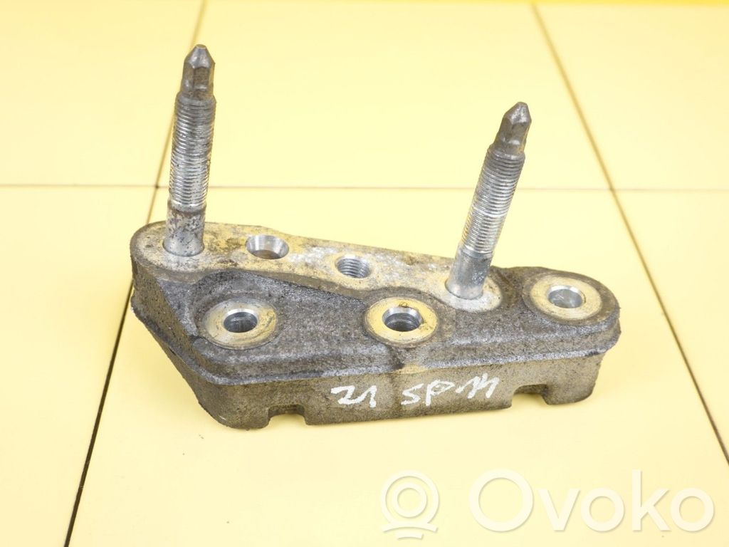 Toyota Avensis T270 Engine mounting bracket 
