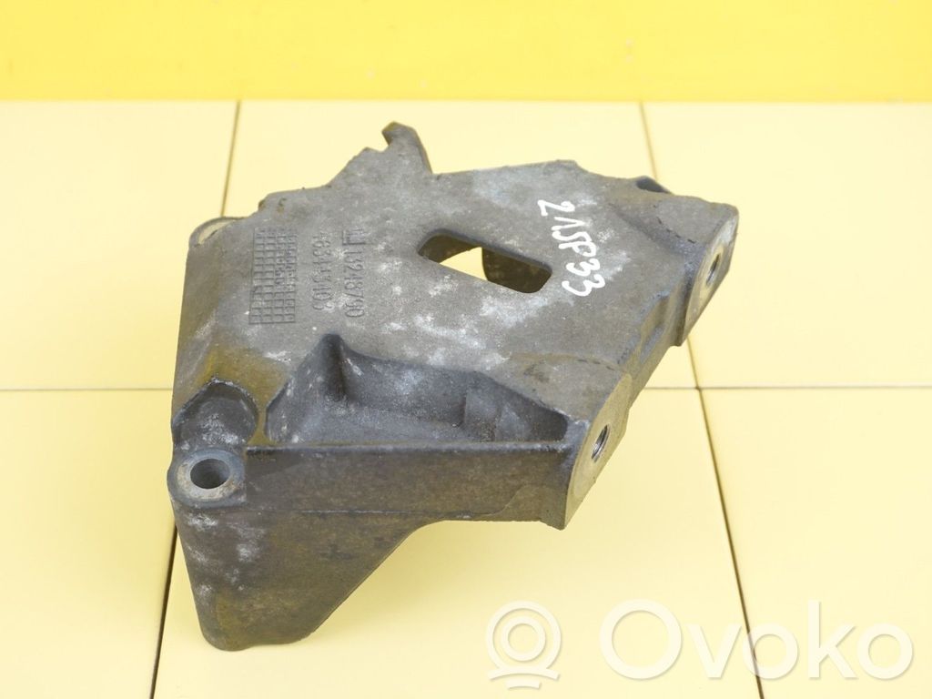Opel Corsa E Engine mounting bracket 
