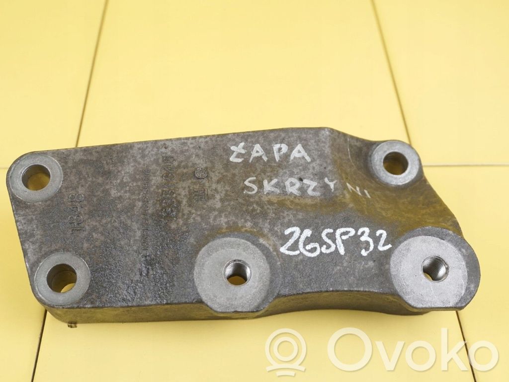 Opel Corsa E Pārnesumkārbas stiprinājuma kronšteins 