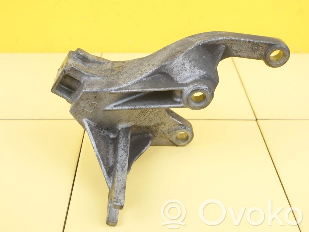 Ford Focus Łapa / Mocowanie skrzyni biegów 