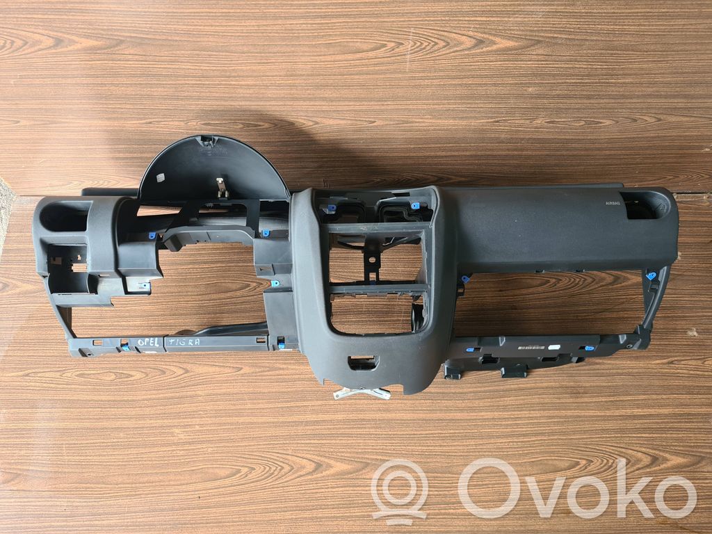 Opel Tigra B Dashboard 
