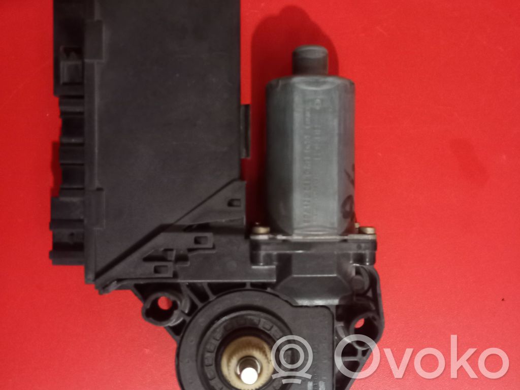 Volkswagen PASSAT B6 Motor macara geam ușă spate 