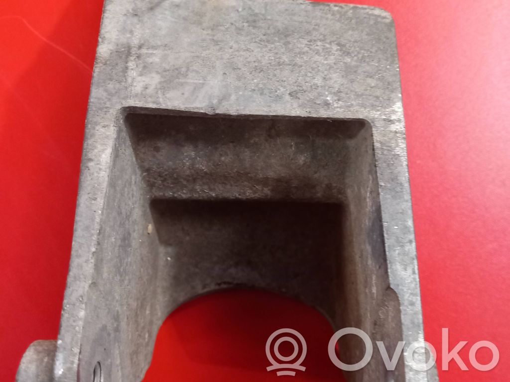 Opel Vectra C Engine mounting bracket 
