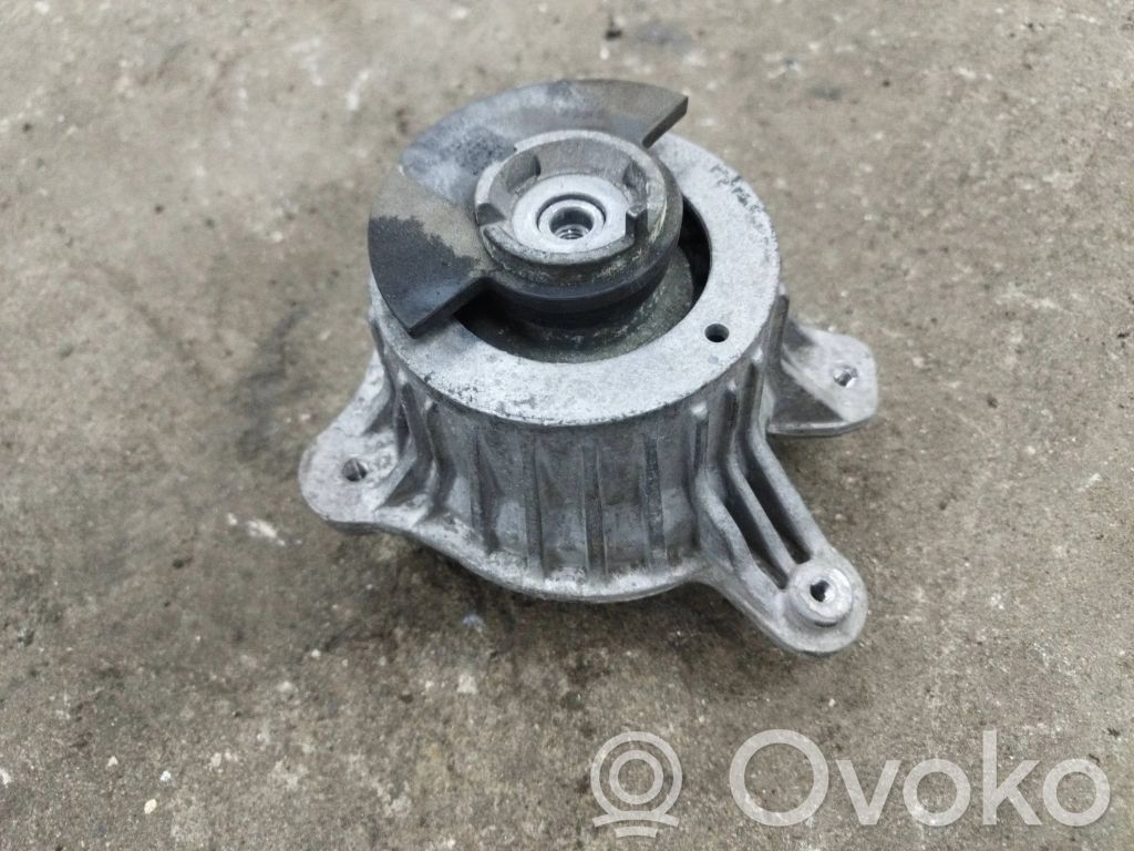 Mercedes-Benz C W205 Engine mount bracket 