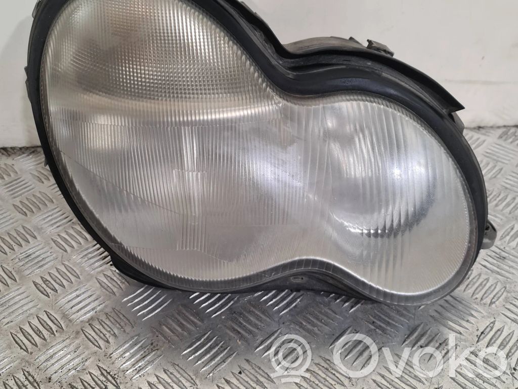 Mercedes-Benz C W203 Lampa przednia 
