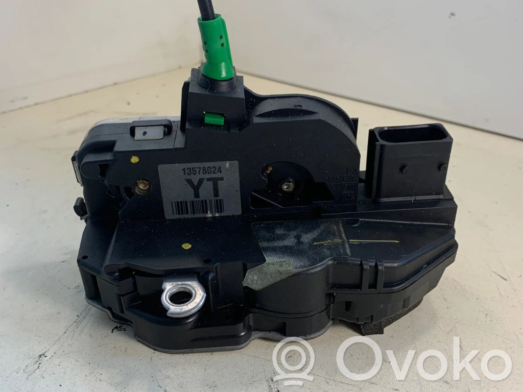 Opel Astra J Rear door lock 