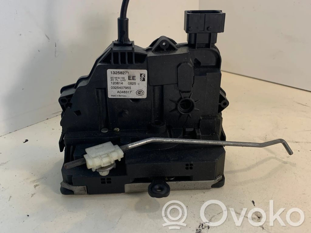 Opel Astra H Front door lock 